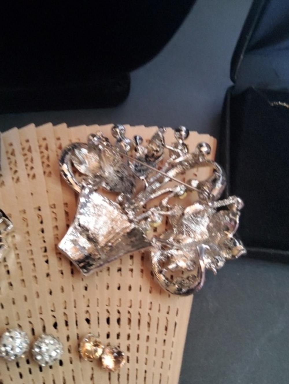 Bling Bundle IVANA butterfly necklace 7 pieces. - Picture 8 of 12